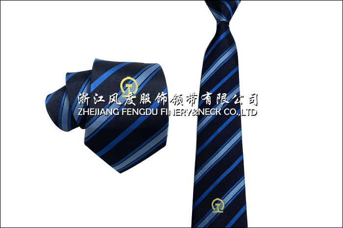 色真帶 2015式鐵路制服。.jpg